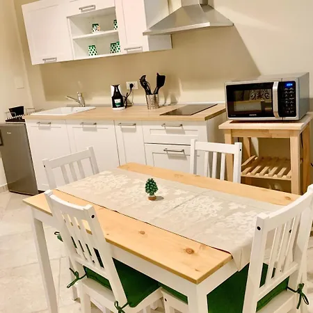 - Le Burnie Apartment